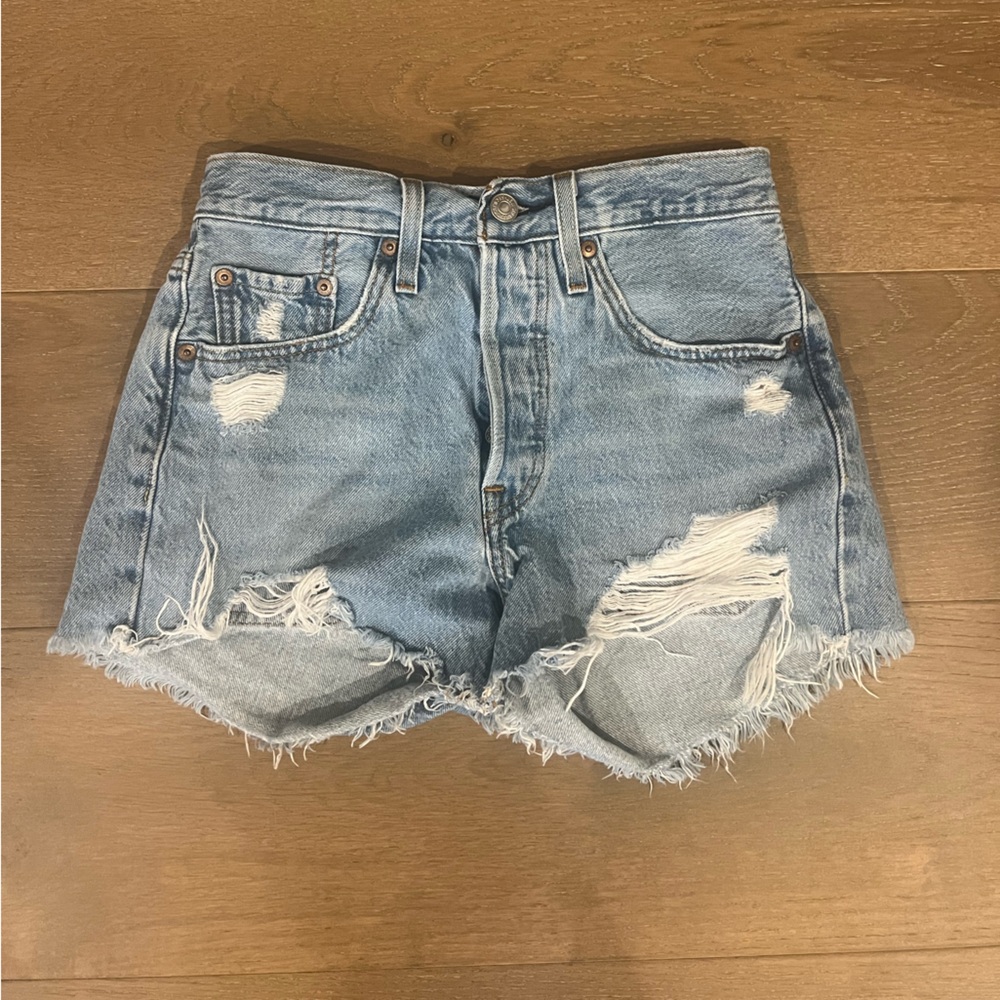 Cute Levi’s Jean Shorts Size:24
